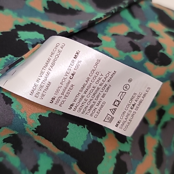 Chico's Animal Print V-Neck Top - Picture 5 of 5